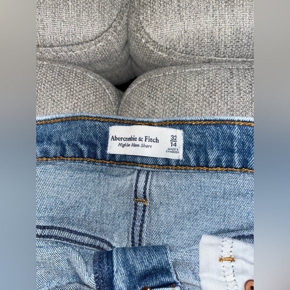 Abercrombie High Rise Mom Short - Picture 3 of 3
